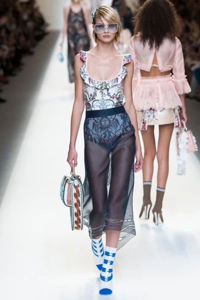 Look 34